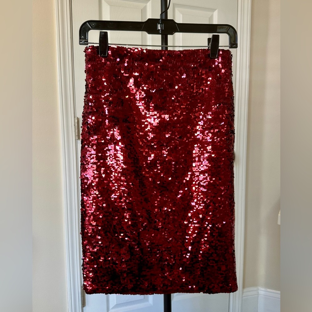 Alice + Olivia sequin pencil skirt in Holiday Red! Size: 2